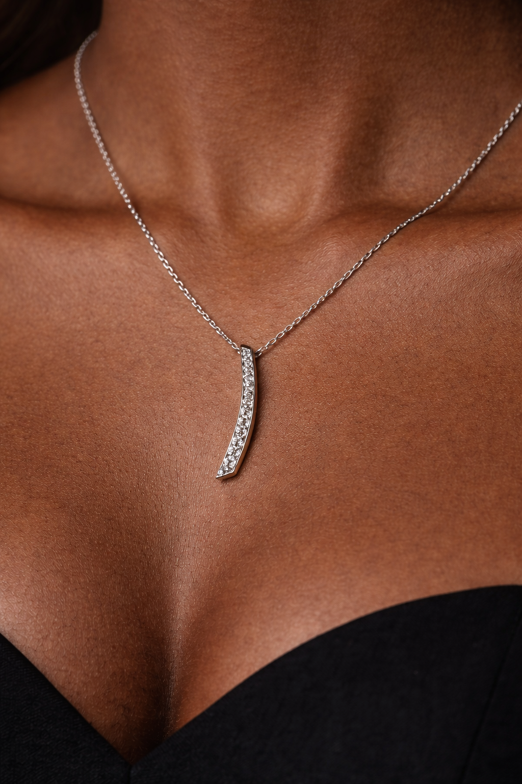 Collar Aura: Elegancia minimalista en plata de ley 925