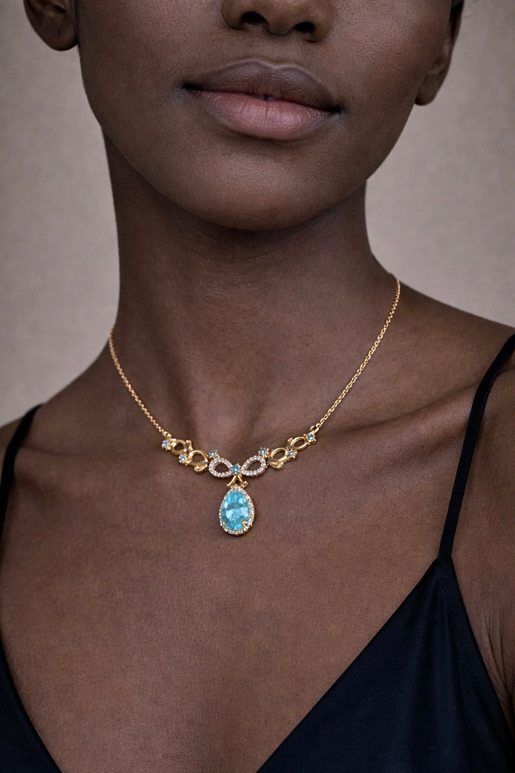 Collier Topaze Céleste — Pièce Unique en Or 18 Carats & Topaze Bleue