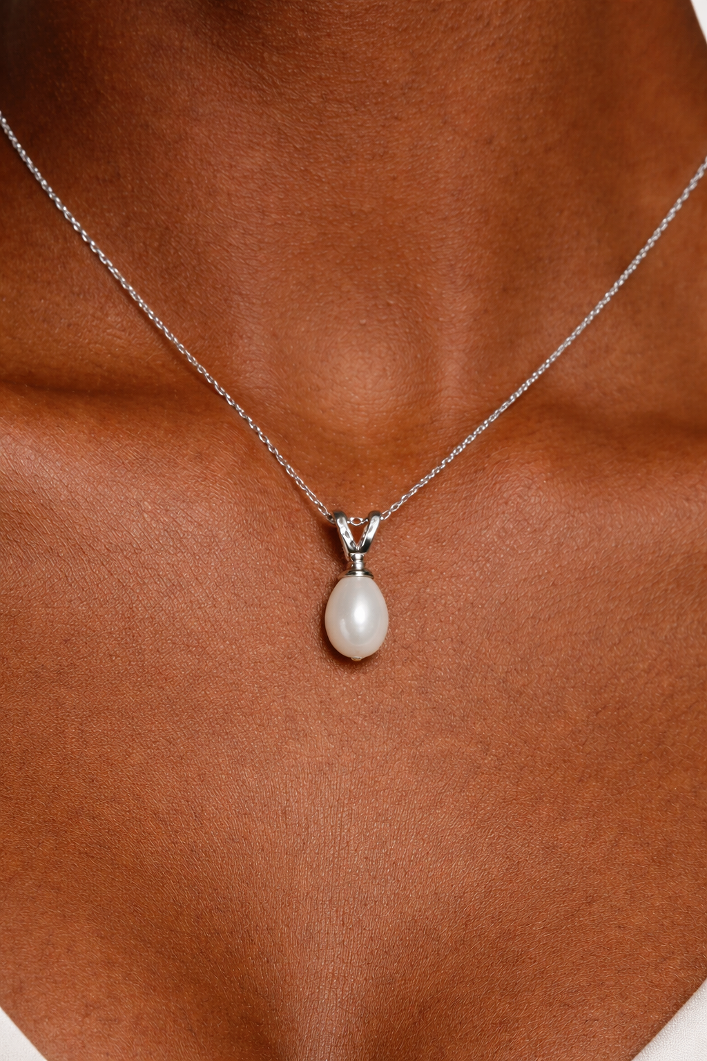 Collar Argenta – El Esplendor de la Perla Eterna